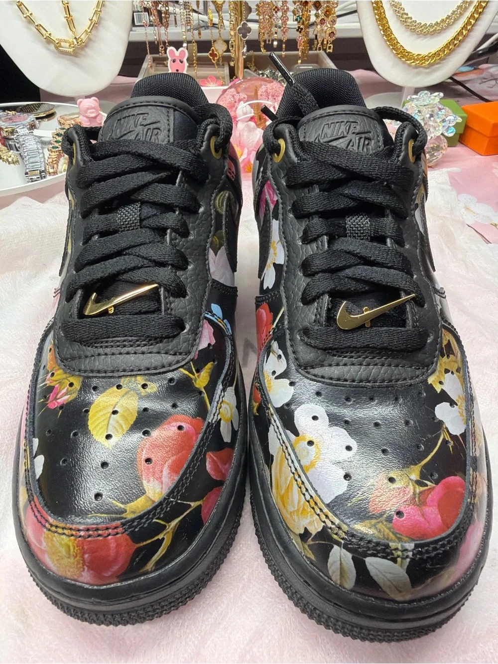 Nike Women's Floral Airforce 1 Sz 7.5